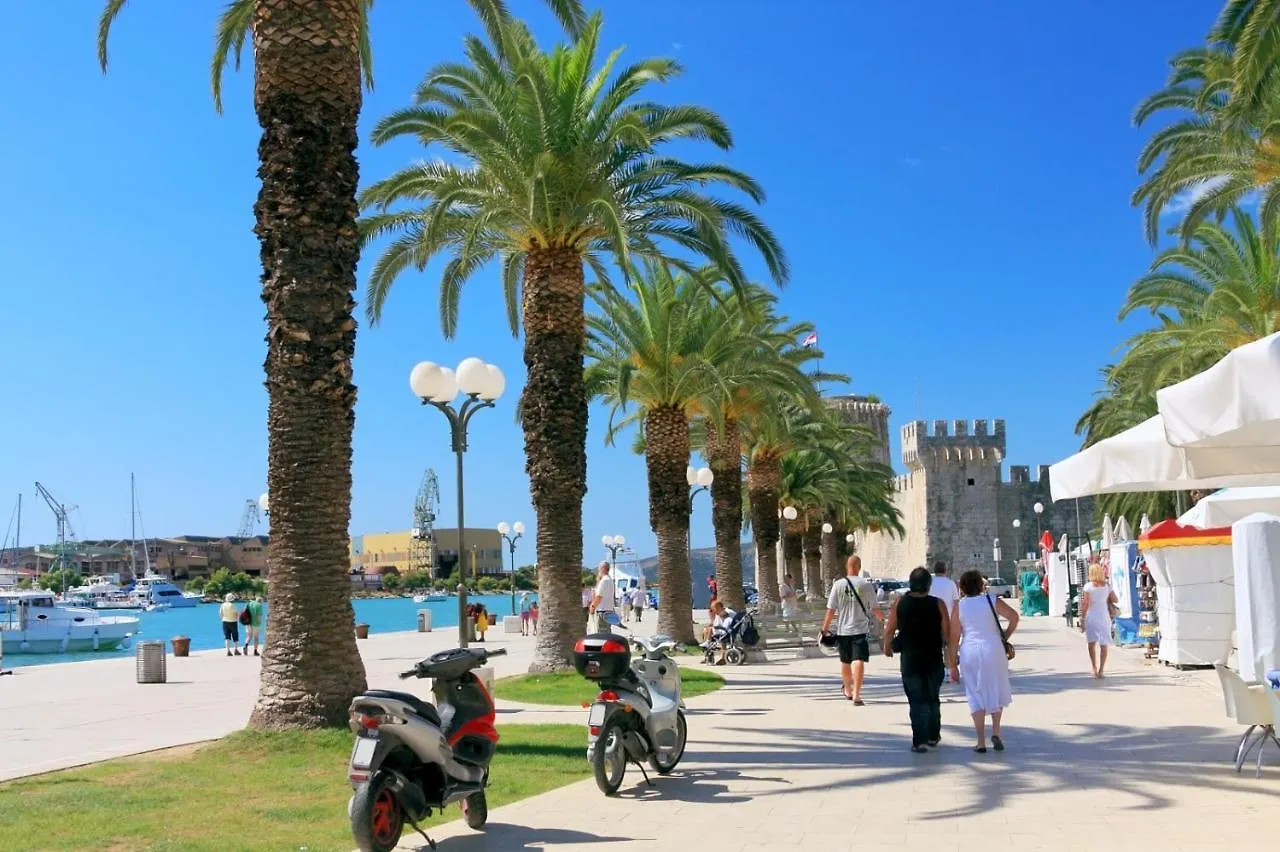 Apartment In Okrug Gornji With Sea View, Balcony, Air Conditioning, Wifi 5059-4 Trogir